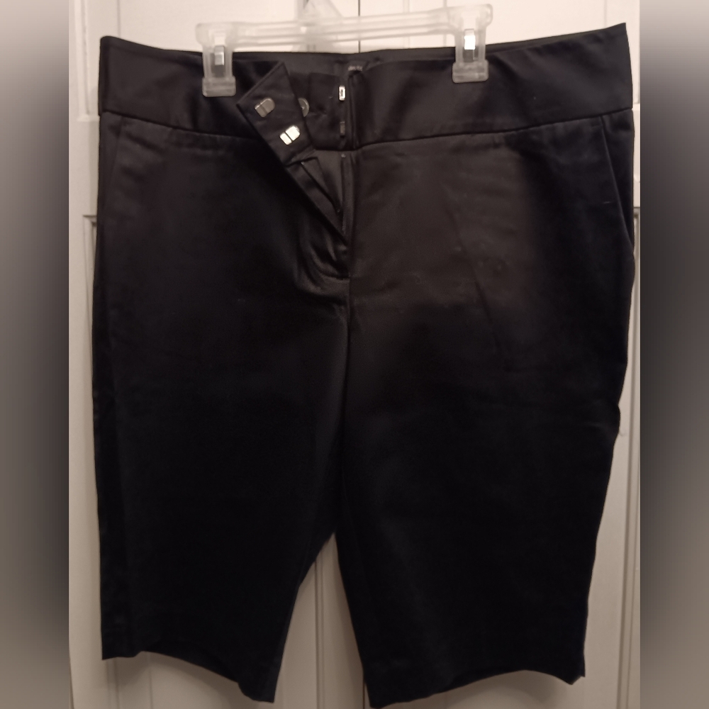 Chic Black Shorts/ slim fit with pockets